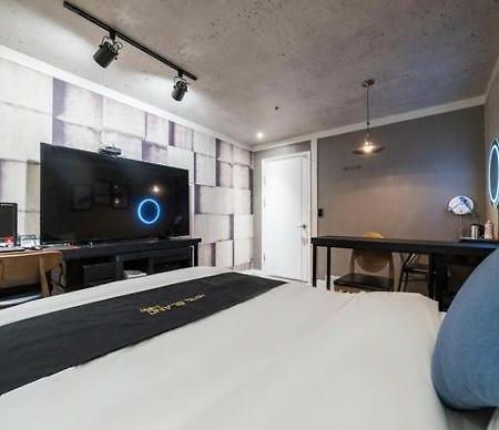 Ilsan Blanc Motel Kōyō Екстериор снимка